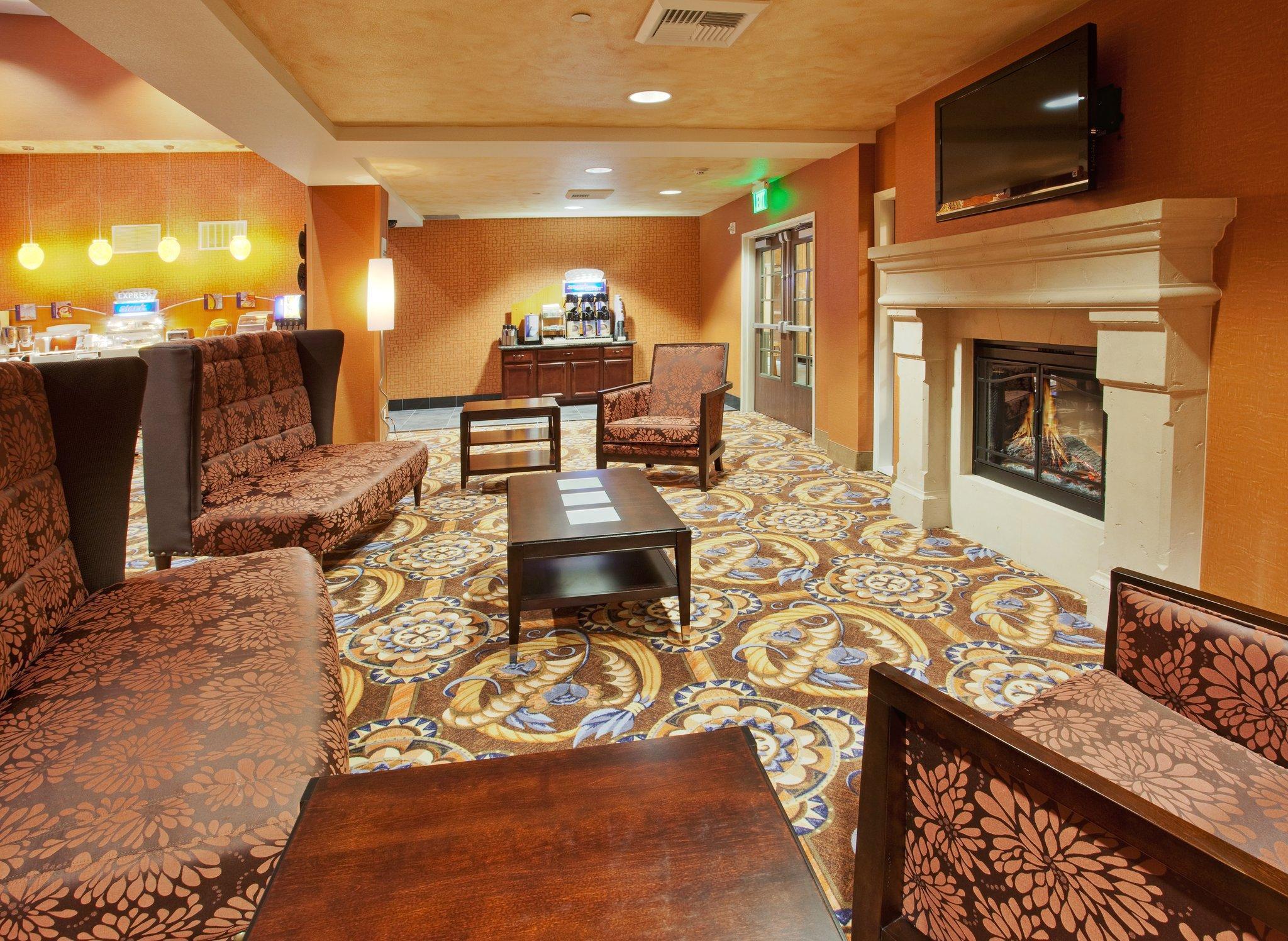 Express & Ne Cal Expo By Ihg Hotel