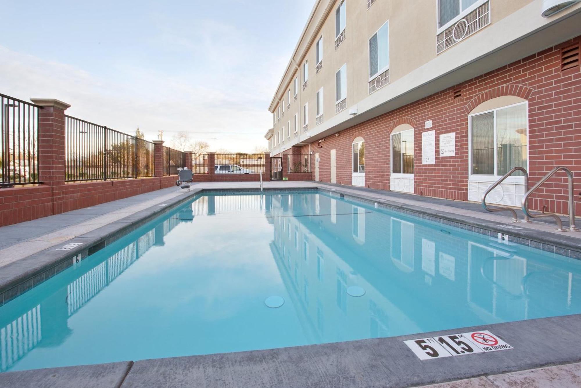 Express & Ne Cal Expo By Ihg Hotel Sacramento