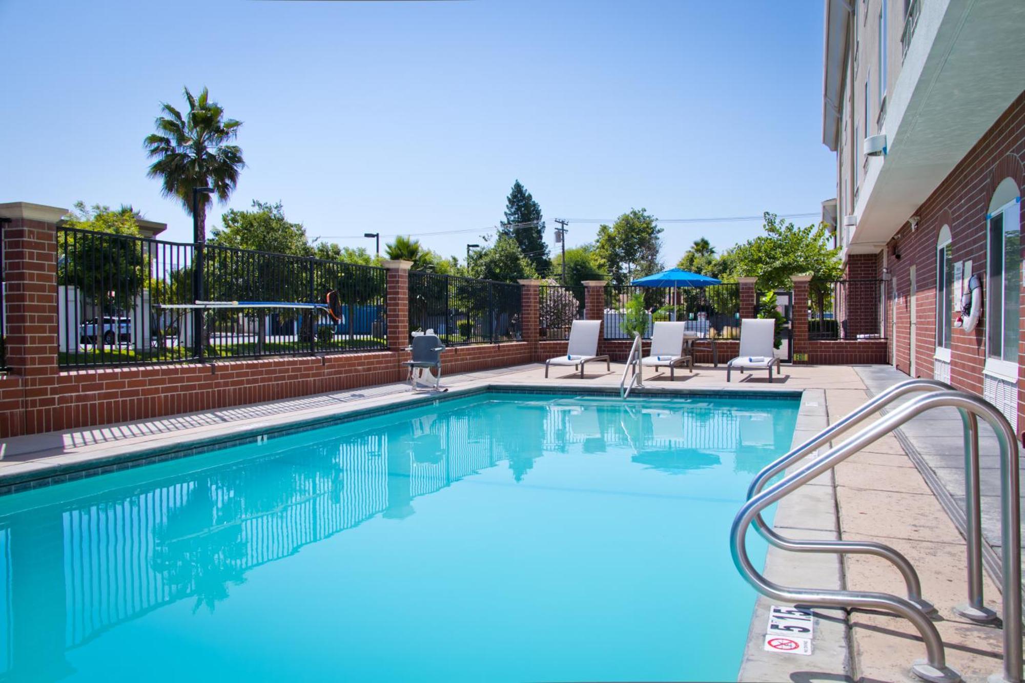 Express & Ne Cal Expo By Ihg Hotel Sacramento
