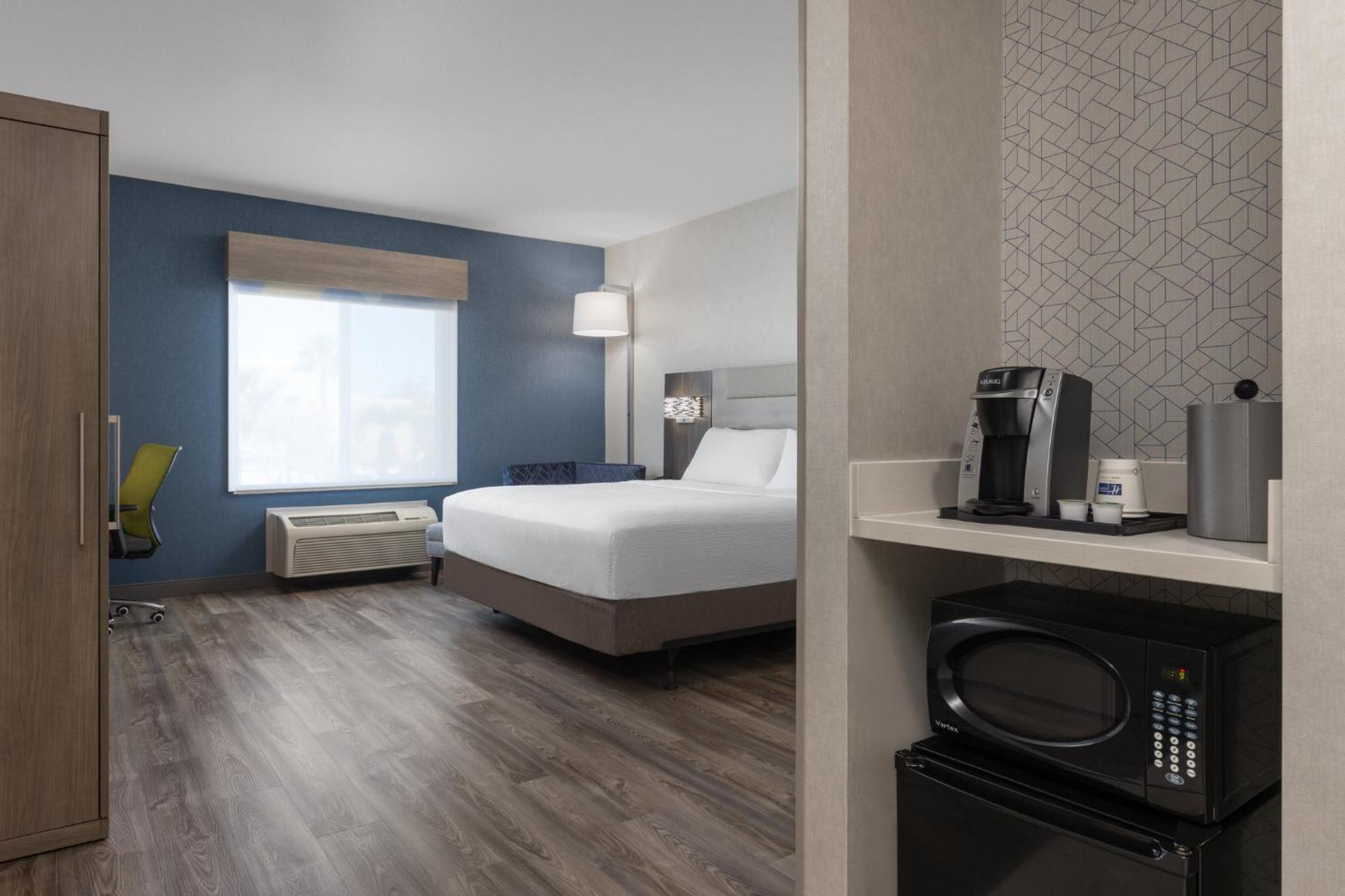 Hotel Holiday Express & Ne Cal Expo By Ihg
