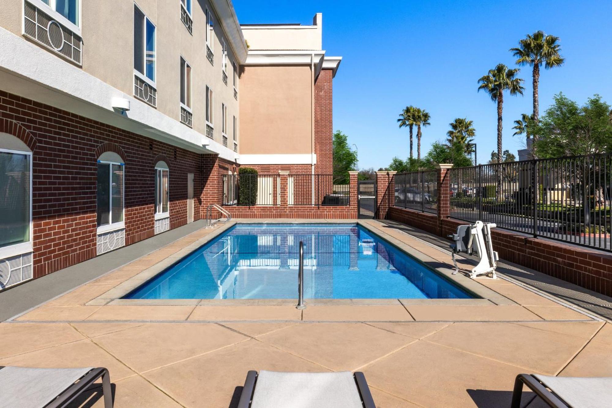 Hotel Express & Ne Cal Expo By Ihg