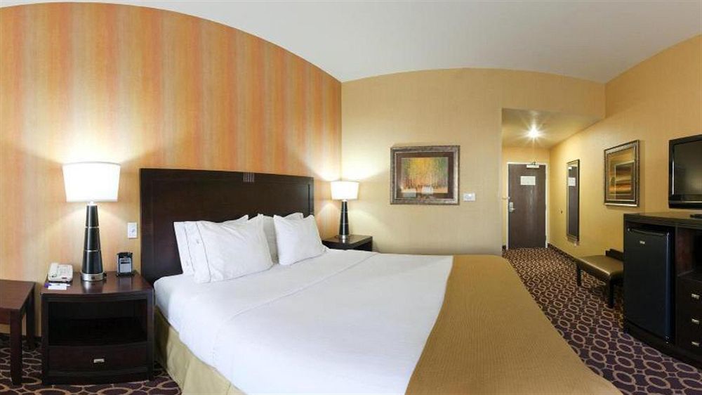Express & Ne Cal Expo By Ihg Hotel