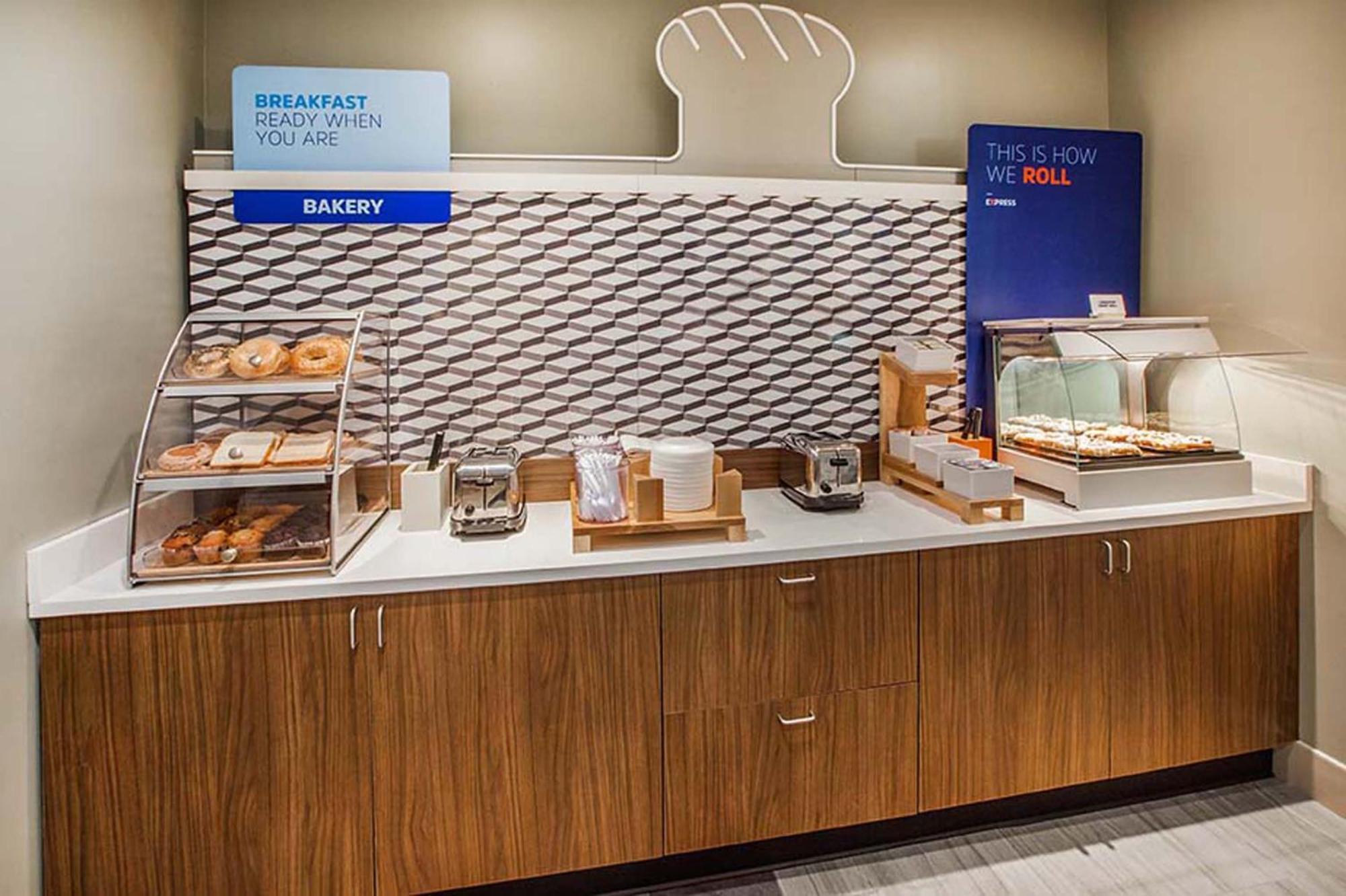 Hotel Holiday Express & Ne Cal Expo By Ihg