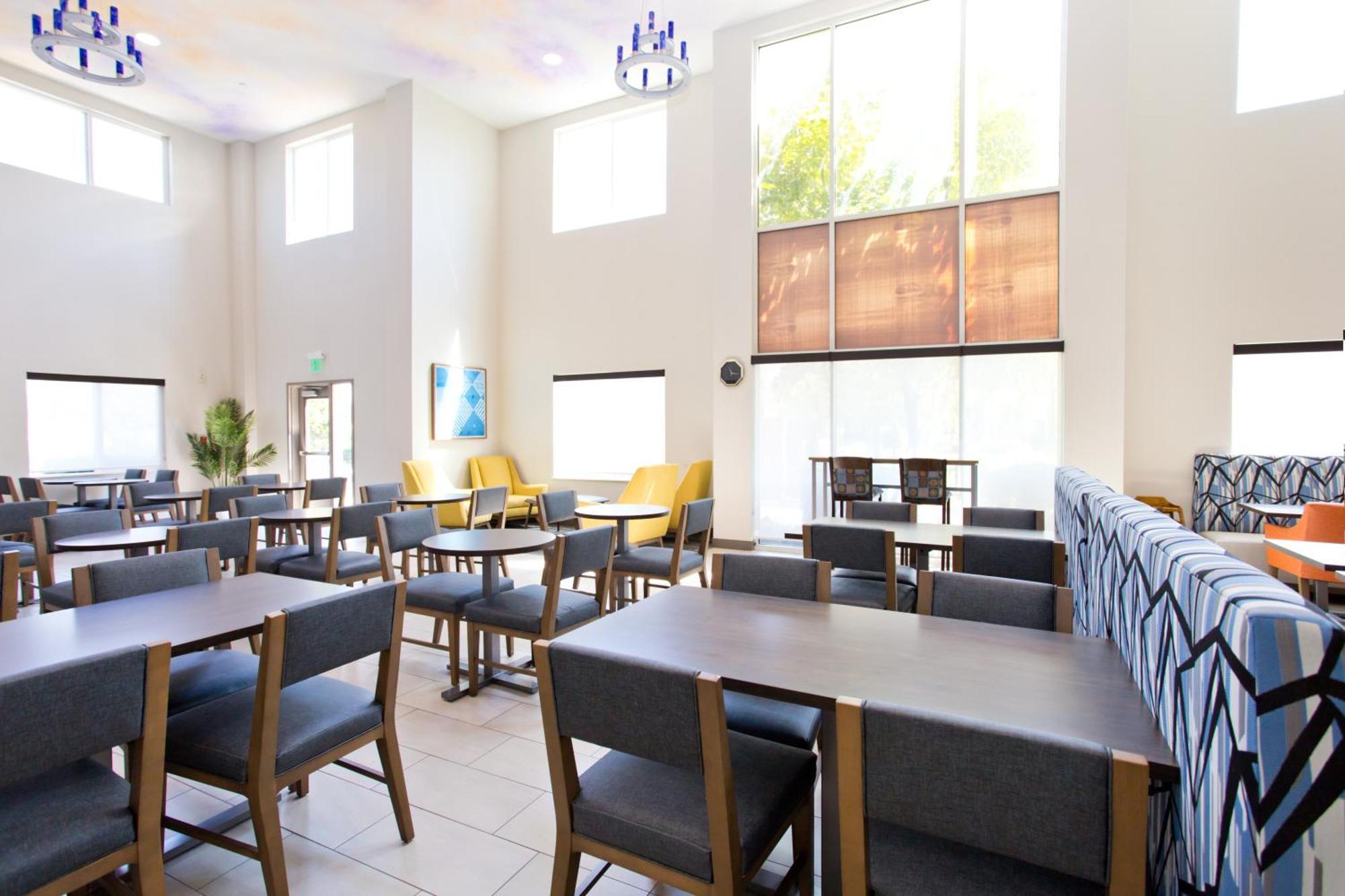Hotel Holiday Express & Ne Cal Expo By Ihg 3*